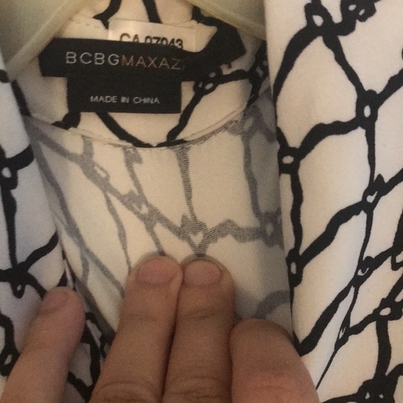 Summer blow Out $14!! Bcbg max azaria sleeveless button down blouse - Picture 3 of 8